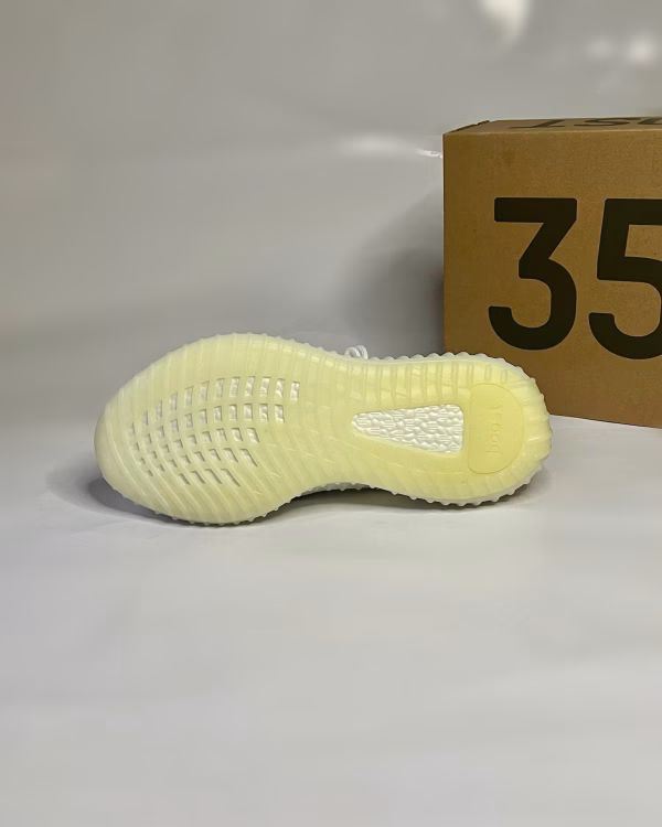 Yeezy Boost 350 V2 Triple White
