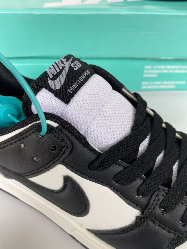 Nike Dunk Panda
