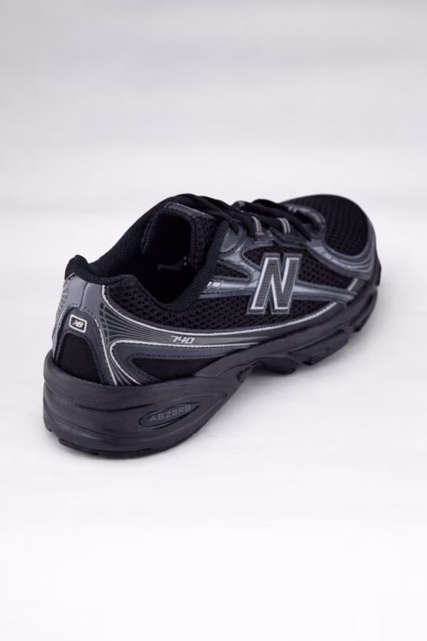 New Balance 740 Black